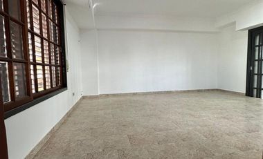 Casa en venta - 5 Dormitorios 5 Baños - Cocheras - 400Mts2 - La Plata
