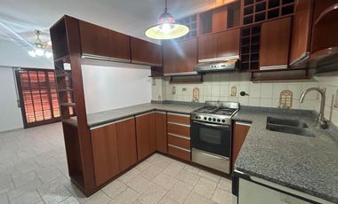 Casa en venta - 5 Dormitorios 5 Baños - Cocheras - 400Mts2 - La Plata