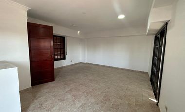 Casa en venta - 5 Dormitorios 5 Baños - Cocheras - 400Mts2 - La Plata