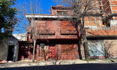 Casa en venta - 5 Dormitorios 5 Baños - Cocheras - 400Mts2 - La Plata