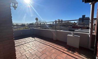Casa en venta - 5 Dormitorios 5 Baños - Cocheras - 400Mts2 - La Plata