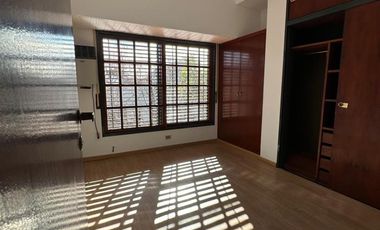 Casa en venta - 5 Dormitorios 5 Baños - Cocheras - 400Mts2 - La Plata