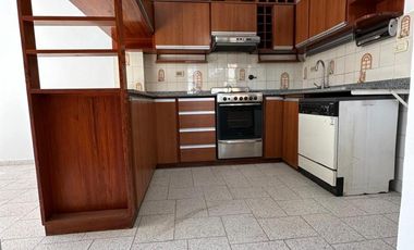 Casa en venta - 5 Dormitorios 5 Baños - Cocheras - 400Mts2 - La Plata
