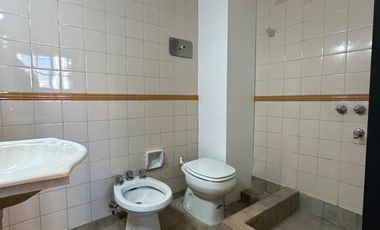 Casa en venta - 5 Dormitorios 5 Baños - Cocheras - 400Mts2 - La Plata