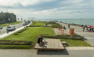 Venta departamento 4 ambientes a estrenar zona La Perla vista al mar con cochera