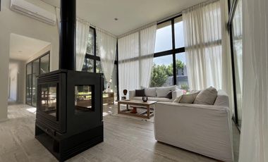 Casa en Alquiler - Barrio Residencial I Lote 87 de Costa Esmeralda - Alquiler Temporario