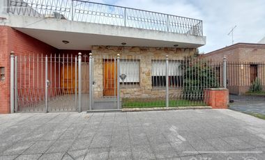 APTA A CREDITO!! BONITA CASA ESTILO AMERICANA DE 3 AMBIENTES EN UNA SOLA PLANTA!