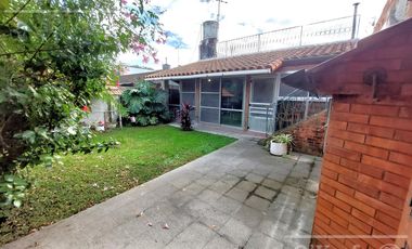 APTA A CREDITO!! BONITA CASA ESTILO AMERICANA DE 3 AMBIENTES EN UNA SOLA PLANTA!