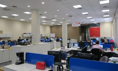 Edificio Columbus, Oficina en alquiler totalmente equipada lista para entrar