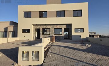 Casa en  DOCTA AVENIDA - MZA 96 LT 8
