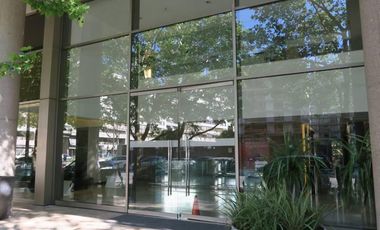 Oficina en alquiler en Puerto Madero en edificio de categoría