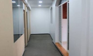 Oficina en Alquiler con vista al rio en excelente estado lista para ocupar