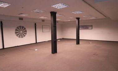 Oficina en Alquiler con vista al rio en excelente estado lista para ocupar
