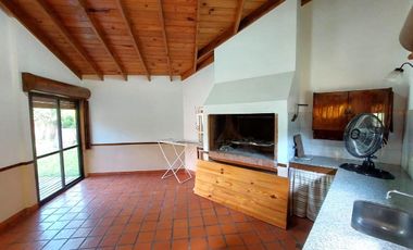 Casa (en PH) - Venta  - Villa Gesell - 4 Ambientes - Gas Natural