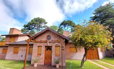 Casa (en PH) - Venta  - Villa Gesell - 4 Ambientes - Gas Natural