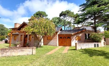 Casa (en PH) - Venta  - Villa Gesell - 4 Ambientes - Gas Natural