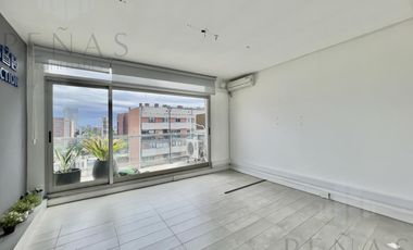 Impecable Oficina 100 m2 en zona Nuñez Belrgrano con Balcón - Seguridad y cochera