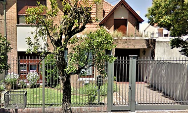 VENTA, CHALET EN EL CORAZÓN DE BARRIO PARQUE BERNAL