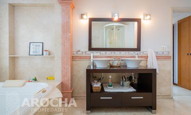 Casa en  Bernal - Venta