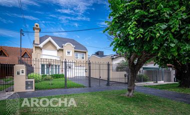 Casa en  Bernal - Venta