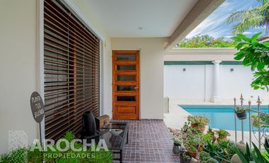 Casa en  Bernal - Venta
