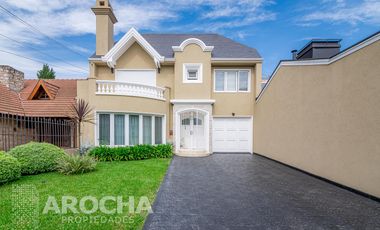 Casa en  Bernal - Venta