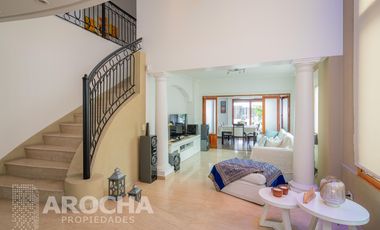 Casa en  Bernal - Venta