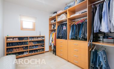 Casa en  Bernal - Venta