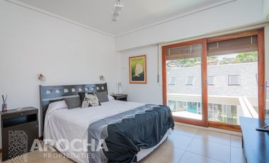 Casa en  Bernal - Venta