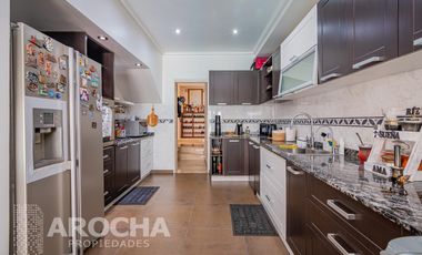 Casa en  Bernal - Venta