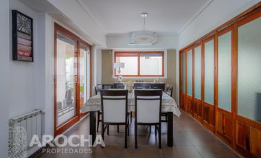 Casa en  Bernal - Venta