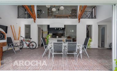 Casa en  Bernal - Venta