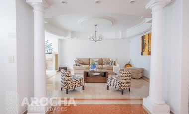 Casa en  Bernal - Venta