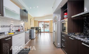 Casa en  Bernal - Venta