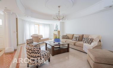 Casa en  Bernal - Venta
