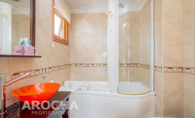 Casa en  Bernal - Venta