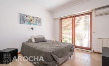 Casa en  Bernal - Venta