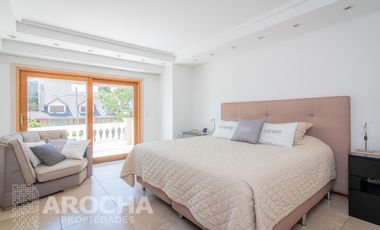 Casa en  Bernal - Venta