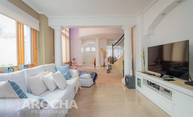 Casa en  Bernal - Venta
