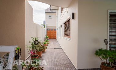 Casa en  Bernal - Venta