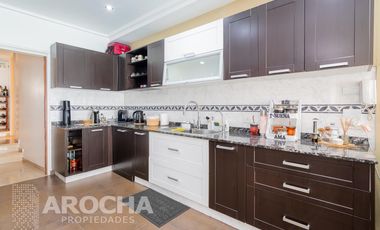 Casa en  Bernal - Venta