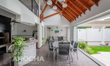Casa en  Bernal - Venta