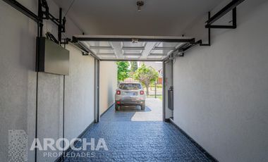 Casa en  Bernal - Venta