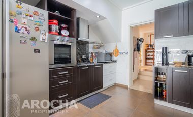 Casa en  Bernal - Venta