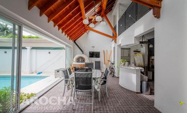 Casa en  Bernal - Venta