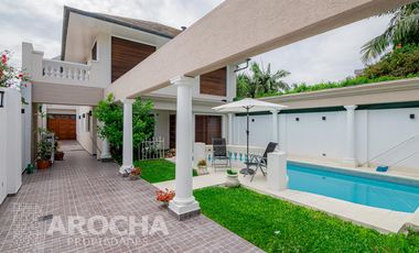 Casa en  Bernal - Venta