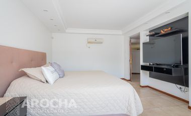 Casa en  Bernal - Venta
