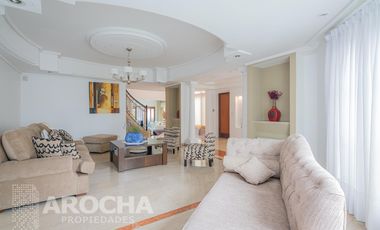 Casa en  Bernal - Venta