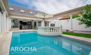 Casa en  Bernal - Venta