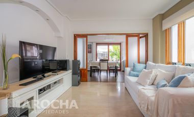 Casa en  Bernal - Venta